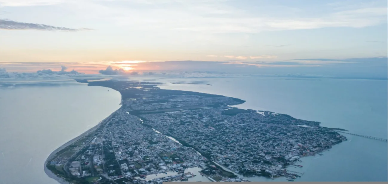 Vista aérea de Ciudad del Carmen, Campeche, al amanecer
